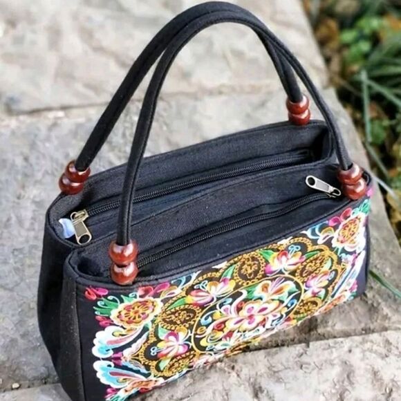 Floral Embroidered Handbag - Picture 5 of 8